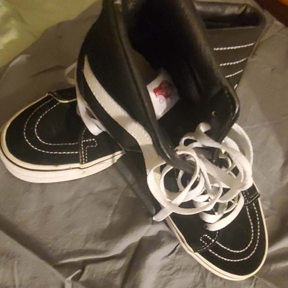 Vans - Picture 2 of 2